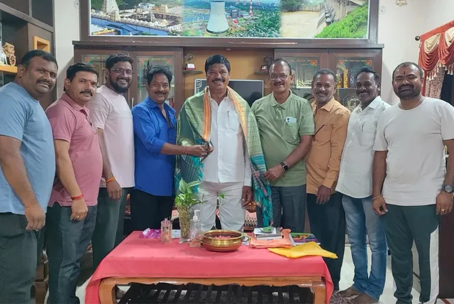 జమ్ముల సీతారామరెడ్డిని సన్మానించిన H - 82 నాయకులు