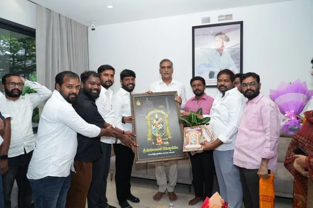శ్రీ దేవి శరన్నవరాత్రి ఉత్సవాలకు హరీష్ రావుకు ఆహ్వానం