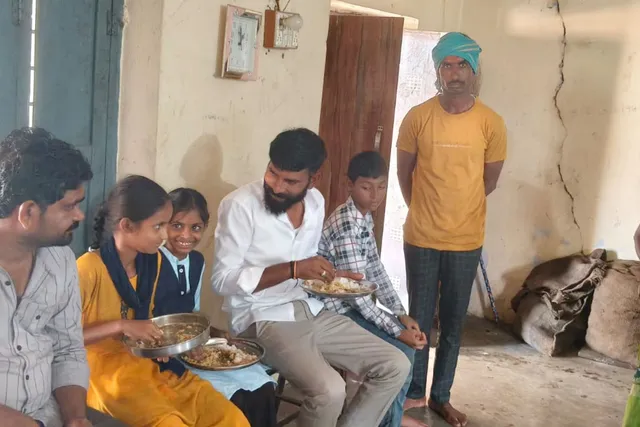 మధ్యాహ్న భోజనాన్ని తనిఖీ చేసిన సర్పంచ్ ధర్మతేజ