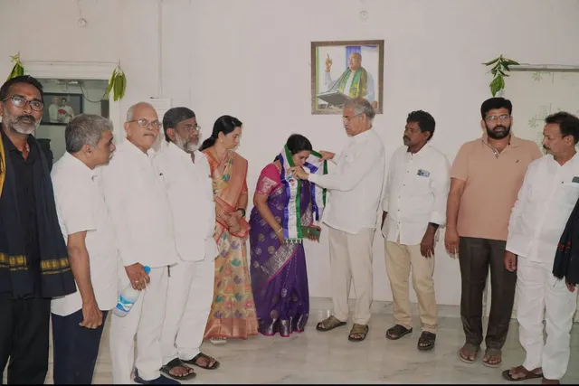 కొవ్వూరు వైసీపీ మున్సిపల్ చైర్ పర్సన్ అభ్యర్థిగా అంజలిదేవి