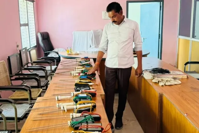 తేమ శాతం గుర్తించే యంత్రాలను పరిశీలించిన మార్కెట్ చైర్మన్