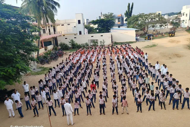 హీరో పైలట్ స్మిత్ మచ్ఛర్ క్షేమం కోసం ప్రార్థనలు