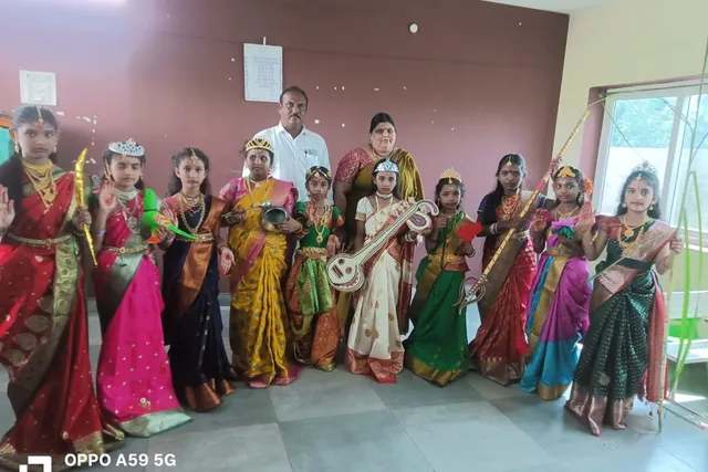 విద్యార్థి స్కూల్లో ఘనంగా దసరా ఉత్సవాలు విద్యార్థి స్కూల్లో ఘనంగా దసరా ఉత్సవాలు