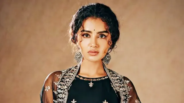 “பணம் வாங்கி விமர்சிப்பவர்களுக்கு ஏன் பதிலளிக்க வேண்டும்”.. நடிகை அனுபமா