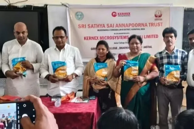 ఉచిత రాగిజావ కార్యక్రమంలో పాల్గొన్న మున్సిపల్ చైర్ పర్సన్