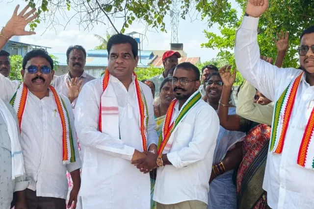 కాంగ్రెస్‌లో చేరిన 60 మంది యువకులు, మహిళలు