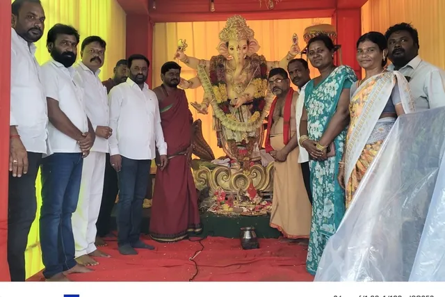 గణపతి నవరాత్రుల్లో కాంగ్రెస్ నాయకుల ప్రత్యేక పూజలు, అన్నదానం