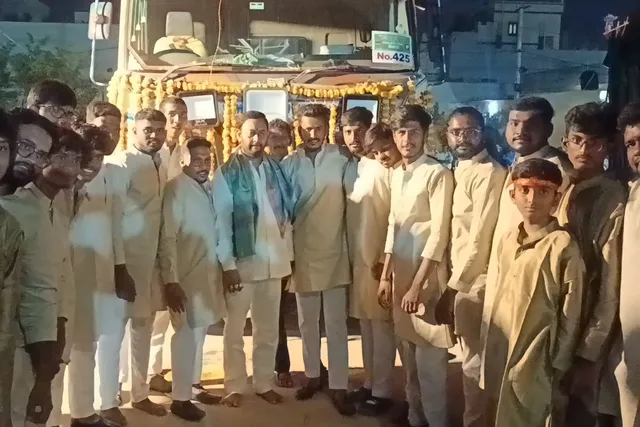 వక్రతుండ బ్రదర్స్ ఆధ్వర్యంలో ఘనంగా గణపతి నిమజ్జనం వక్రతుండ బ్రదర్స్ ఆధ్వర్యంలో ఘనంగా గణపతి నిమజ్జనం