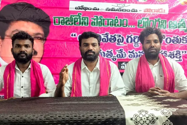 శ్రీకాకుళం అంబేడ్కర్ విగ్రహం కప్పివేతపై ఎమ్మార్పీఎస్ నిరసన
