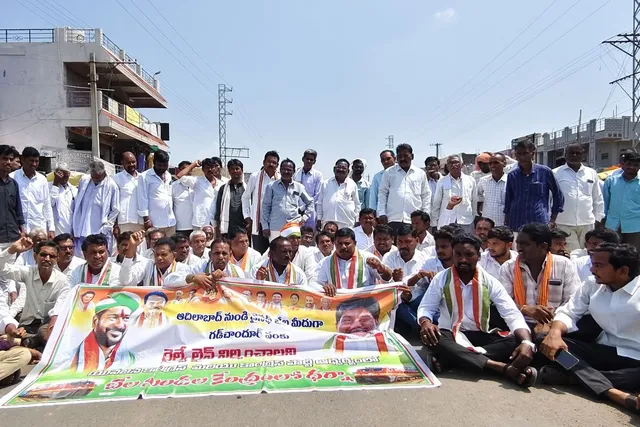 నూతన రైల్వే లైన్ నిర్మాణానికై కాంగ్రెస్ నిరసన