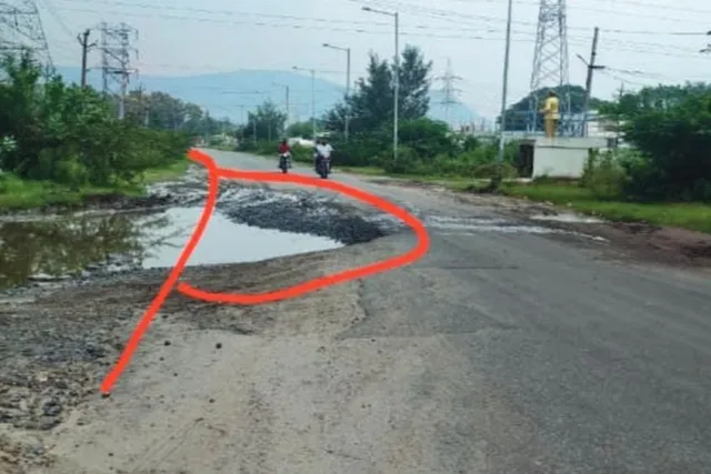 గుంతల మయంగా కిన్నెరసాని వెళ్ళే ప్రధాన రహదారి