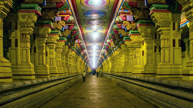 ராமேஸ்வரம் கோயிலின் பிரமாண்டம்.. நீண்ட நடைபாதையின் வரலாறு