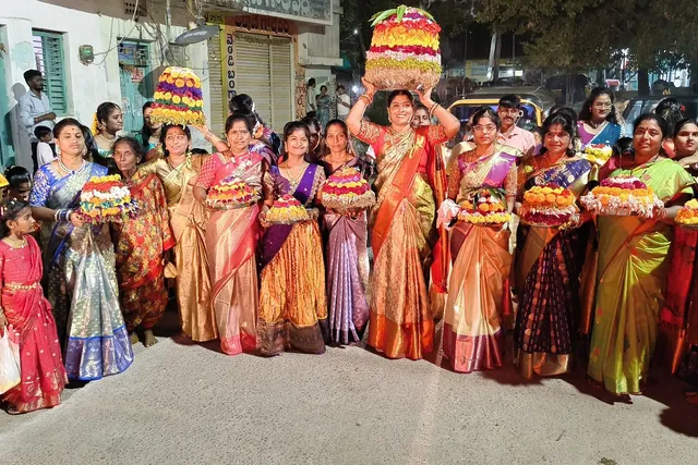 తొర్రూరులో ఘనంగా బతుకమ్మ సంబరాలు