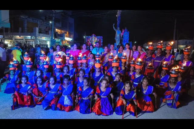 ధరూర్ లో ఆకట్టుకున్న కోలాటం
