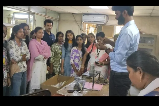 ఎల్‌ఈడీ చిప్ తయారీ పరిశ్రమను సందర్శించిన ఇంజనీరింగ్ విద్యార్థినులు