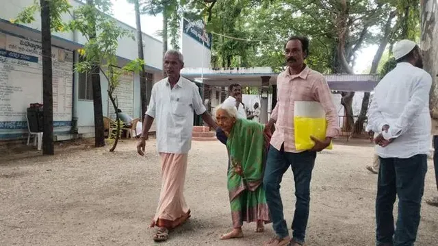 జనసేన తరపున నామినేషన్ వేసిన 70 ఏళ్ల వృద్ధురాలు