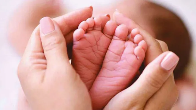 சேலம் அருகே கழிவுநீர் கால்வாயில் கிடந்த ஆண் சிசு சடலம்